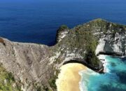 Ekspolari Keindahan Pantai Kelingking di Nusa Penida