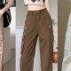 High-Waisted dan Baggy Jadi Favorit Celana Fashion 2024