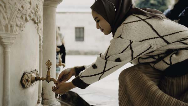 Hindari Makanan Ini setelah Wudhu agar Tidak Membatalkan