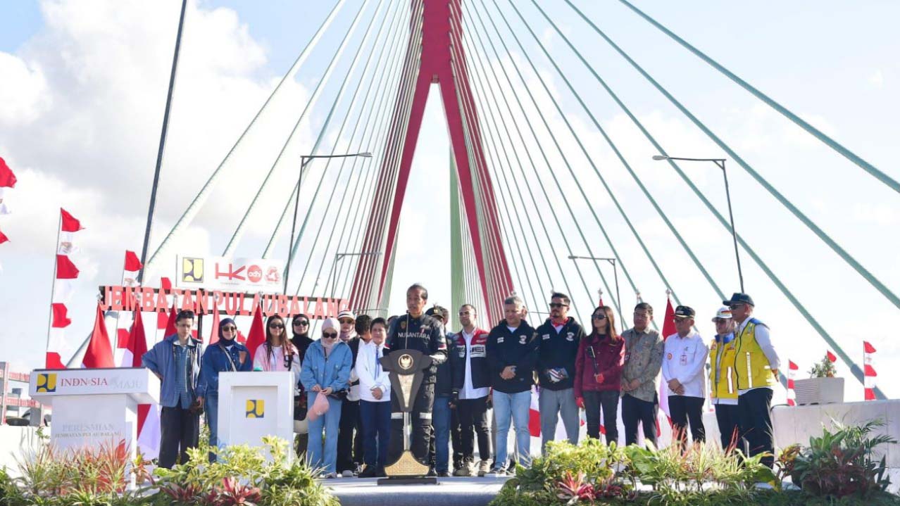 Jokowi Resmikan Jembatan Pulau Balang di IKN