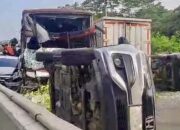 Kecelakaan Beruntun 11 Kendaraan Terjadi di Tol Cipularang