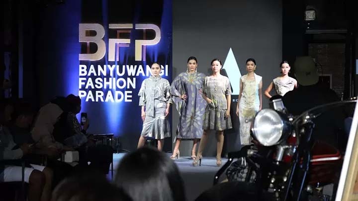Puluhan Model Ramaikan Banyuwangi Fashion Parade 2024