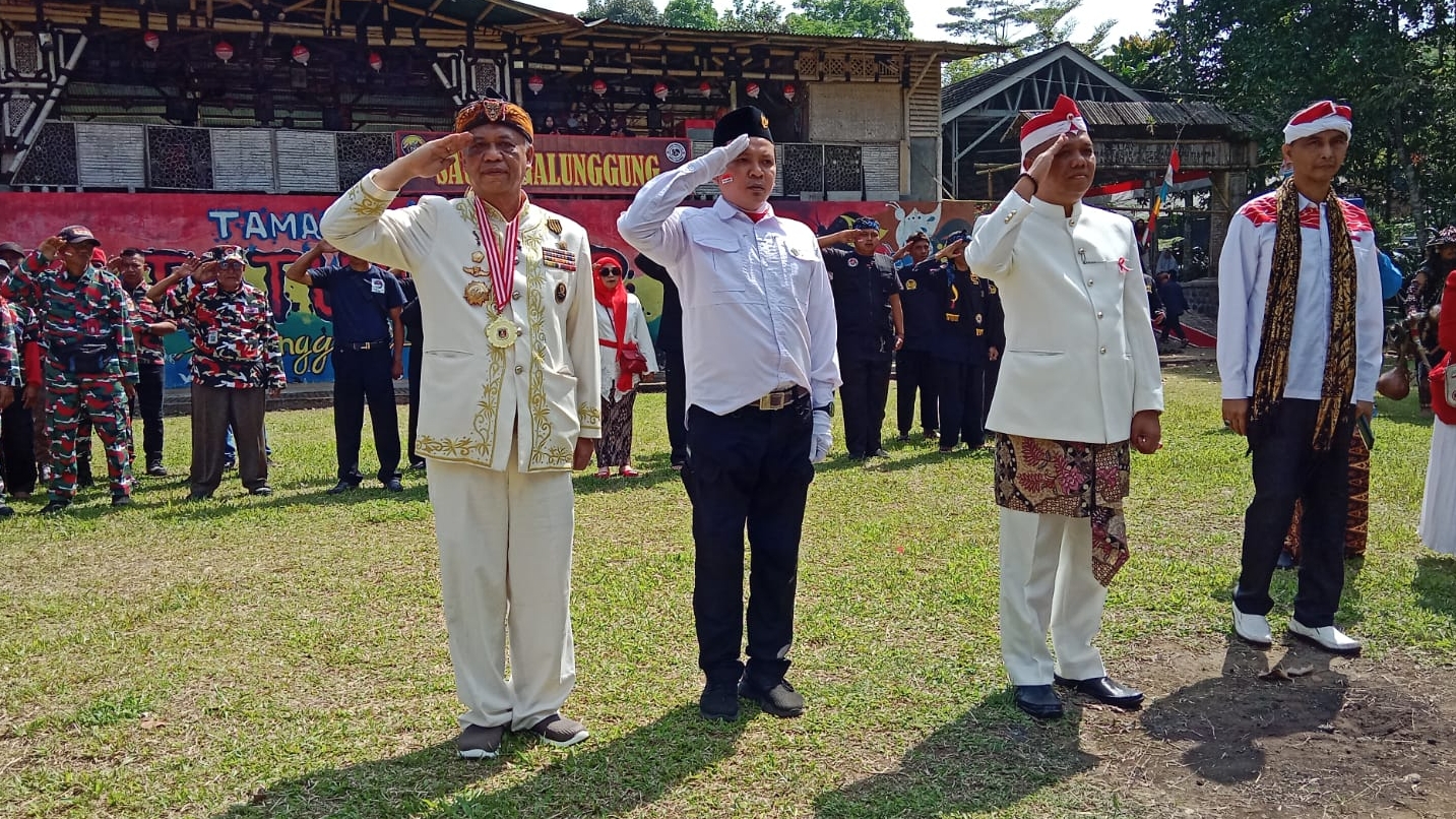 Anton Charliyan Satukan Budaya dan Nasionalisme di Upacara HUT RI ke-79 Batu Mahpar