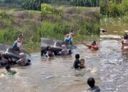 Dua Pahlawan Selamatkan 6 Orang dari Parit