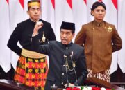 Jokowi Rayakan HUT RI dengan Baju Adat Betawi