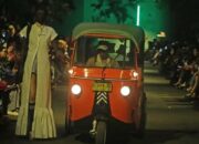 Model Turun dari Bajaj di JF3 Fashion Tent