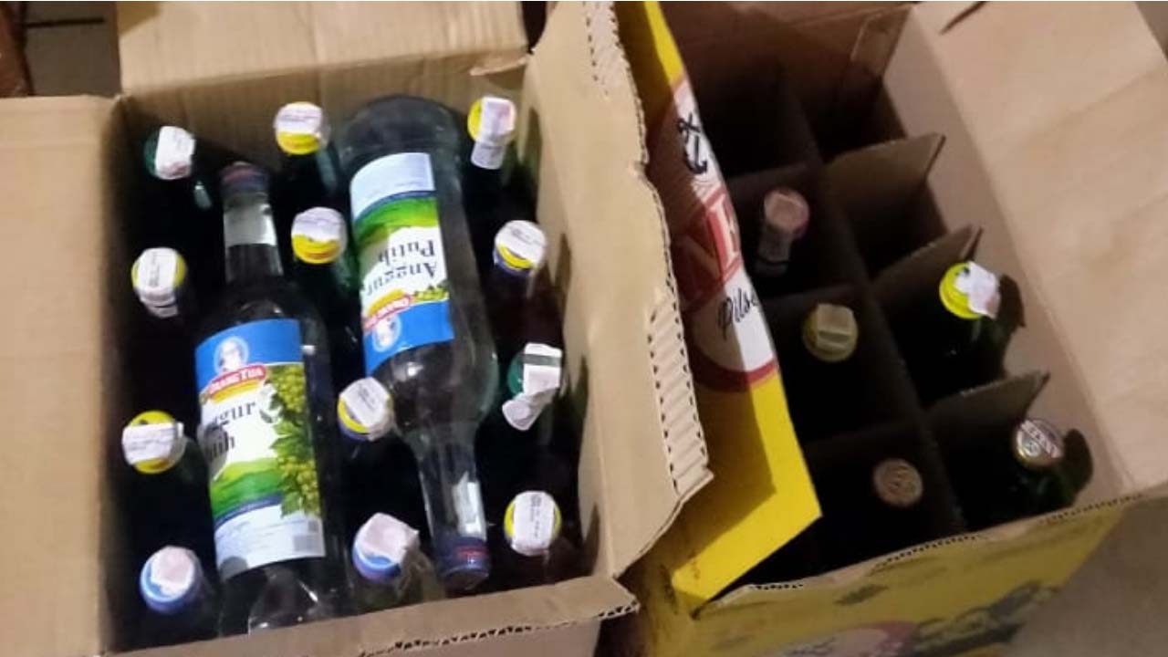 Polres Tasikmalaya Amankan 64 Botol Miras Siap Edar