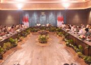 Rapat kabinet perdana di Kalimantan Timur mendapatkan berbagai komentar dari netizen