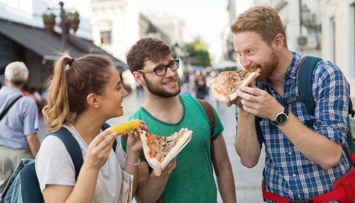 Pandangan Islam Tentang Makan Sambil Berdiri