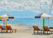Menikmati Keindahan Pantai Batu Hoda di Pulau Samosir