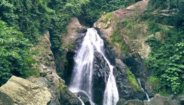 Curug Rahong, Air Terjun dengan Pemandangan Alam yang Menakjubkan