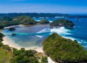 Menikmati Keindahan Alam dan Ketenangan di Pantai Teluk Asmara
