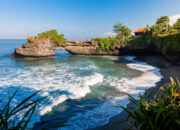Menikmati Keindahan Pantai Batu Bolong di Bali