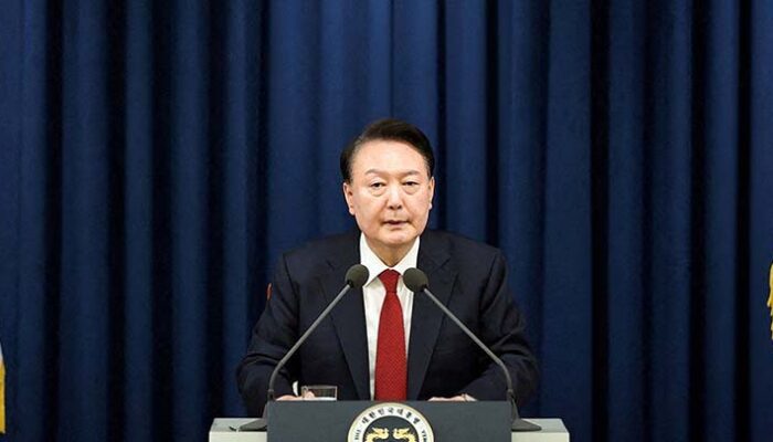 Krisis Politik Korea Selatan, Penasihat Senior Mundur