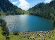 Keindahan Ranu Kumbolo, Destinasi Berkemah di Kaki Gunung Semeru