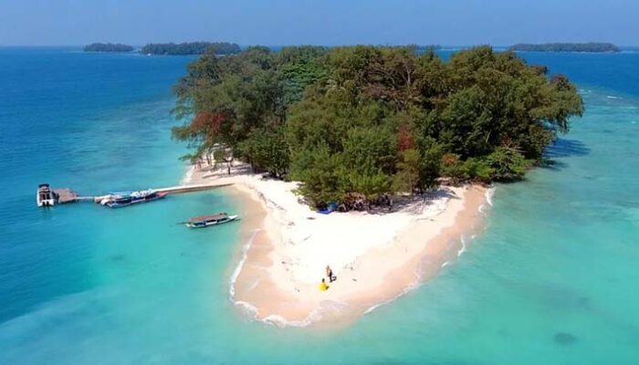 Nikmati Keindahan Alam dan Aktivitas Seru di Pulau Perak