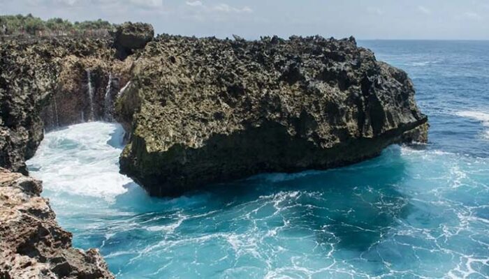 Waterblow Nusa Dua, Fenomena Alam Semburan Ombak yang Menakjubkan di Bali