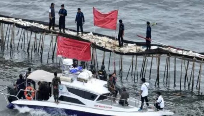 KKP Segel Pagar Laut 30 KM yang Ganggu Ekosistem di Pesisir Tangerang