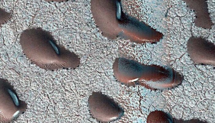 Satelit NASA Tangkap Gambar ‘Kacang Merah’ Beku di Mars