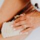 Jangan Salah! Ini Tips Eksfoliasi Pakai Bath Gloves