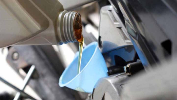 Waspadai 4 Alasan Oli Motor Baru Cepat Kotor
