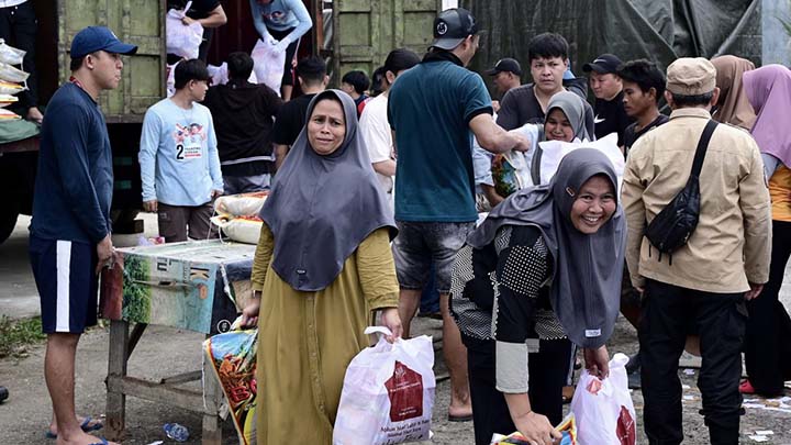 Bantuan Sembako dari Presiden Prabowo Bawa Kebahagiaan di Babakan Madang