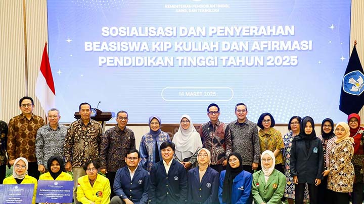 DPR Apresiasi Beasiswa KIP-Kuliah 2025, Akses Pendidikan Makin Luas!