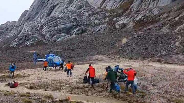 Kronologi Dua Pendaki Meninggal Akibat Hipotermia di Gunung Cartenz