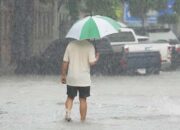 Tips Menjaga Kesehatan Saat dan Setelah Banjir