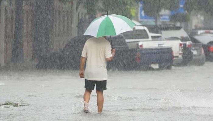 Tips Menjaga Kesehatan Saat dan Setelah Banjir