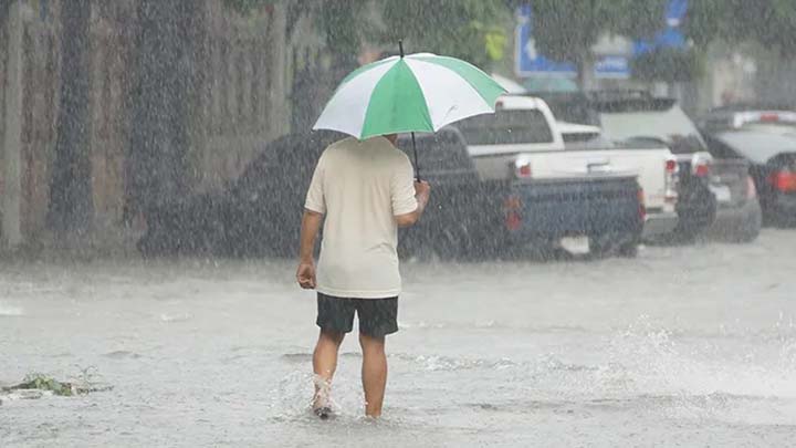 Tips Menjaga Kesehatan Saat dan Setelah Banjir