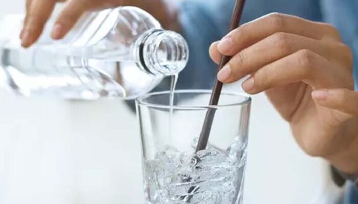 Kenali Bedanya Air Mineral, Sparkling Water & Soda!