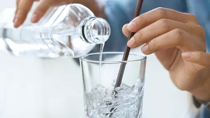 Kenali Bedanya Air Mineral, Sparkling Water & Soda!