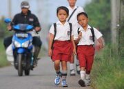 Pengamat Pendidikan Kritik Tajam Wacana Masuk Sekolah Jam 6 Pagi di Jabar