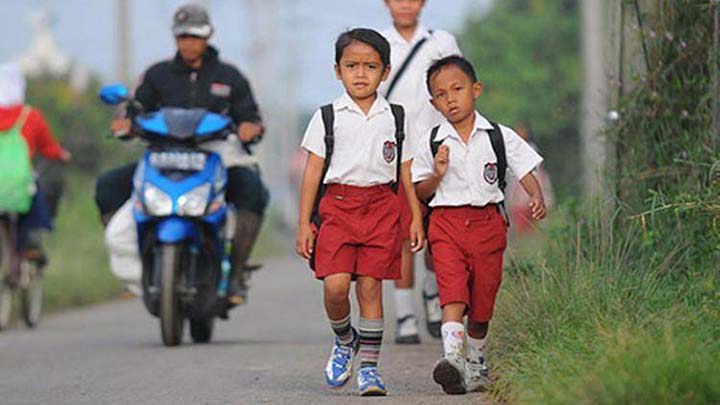 Pengamat Pendidikan Kritik Tajam Wacana Masuk Sekolah Jam 6 Pagi di Jabar