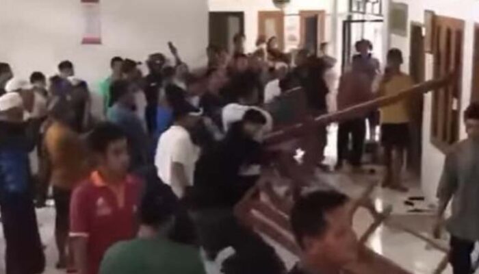 Viral! Warga Geruduk Tempat Ibadah Tak Resmi di Sukabumi