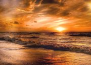 Menikmati Sunset Spektakuler di Pantai Wohkudu