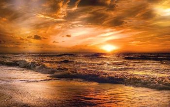 Menikmati Sunset Spektakuler di Pantai Wohkudu