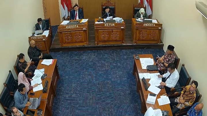 Sidang Ijazah Jokowi Memanas, KIP Perintahkan UGM Lakukan Uji Konsekuensi dalam 2 Minggu