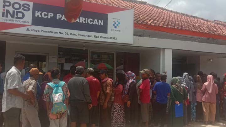 Ribuan Warga Pamarican Ciamis Antre BLT Kesra, Dua Desa Nihil Penerima